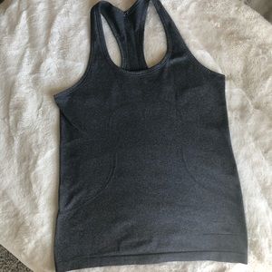 Lululemon workout tank top M/6